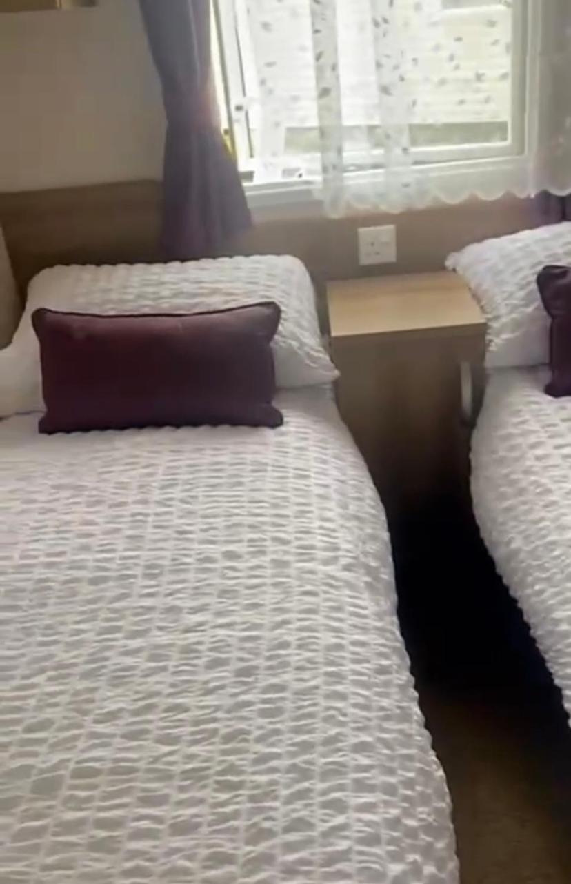Caravan Church Farm Holiday Village แพคแฮม ภายนอก รูปภาพ