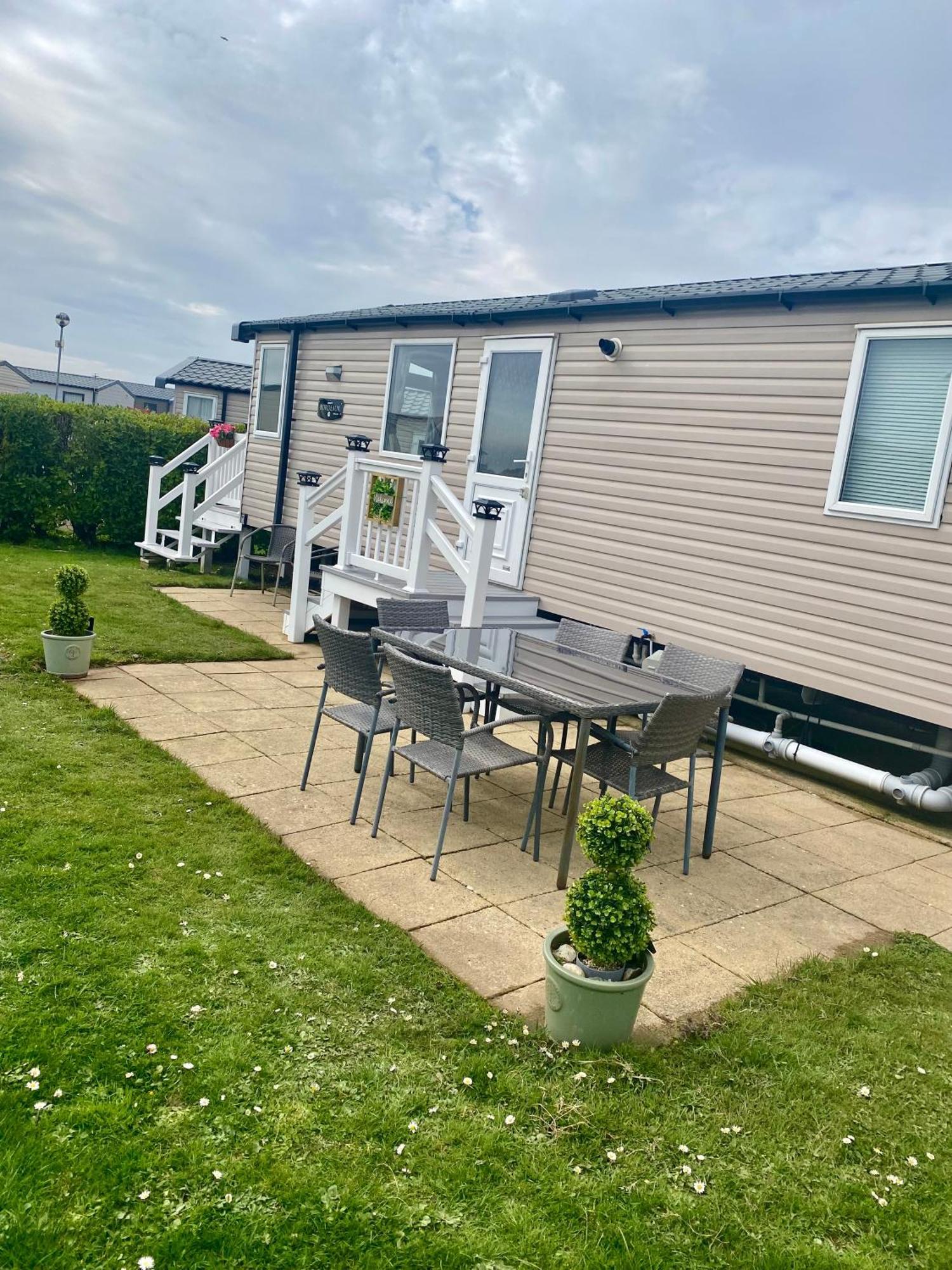Caravan Church Farm Holiday Village แพคแฮม ภายนอก รูปภาพ